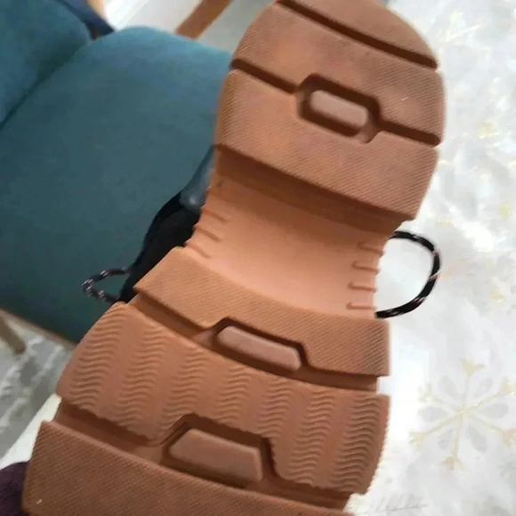 Villa Rouge Gem boots. Black calf skin suede and rubber sole - Picture 7 of 8